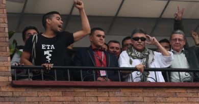 Timochenko se disculpa con el gobierno Español por la camiseta de ETA Timochenko se disculpa con el gobierno Español por la camiseta de ETA