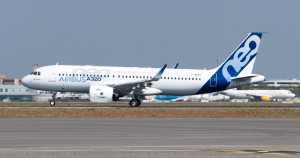 Airbus_A320neo_landing_03