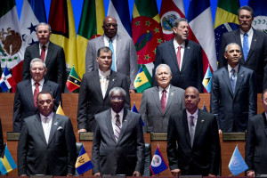 Barack-Obama-y-Raul-Castro-par_54429832130_54028874188_960_639