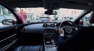 Jaguar-360-degree-Virtual-Urban-Windscreen