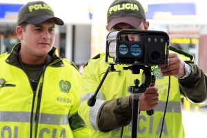 05 Enero 2013 bogotá El General de la Policía de Tránsito Francisco Patiño, dio una rueda de prensa en el terminal de transporte de Bogotá  e  hizo un llamado a los pasajeros para que denuncien la presencia de hechos inusuales en las vías del país. Invitó también a los ciudadanos para que se comuniquen con el #767 y reporten todos los incovenientes que puedan tener. (Fotos Colprensa Raúl Palacios).