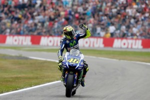 valentino-rossi-gana-en-assen